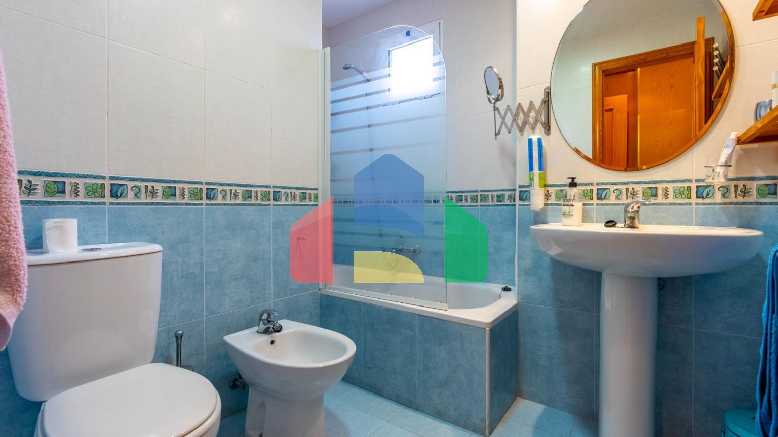 ОТЛИЧНАЯ КВАРТИРА НА ПЕРВОМ ЭТАЖЕ С СОБСТВЕННЫМ УЧАСТКОМ В 100 ШАГАХ ОТ МОРЯ