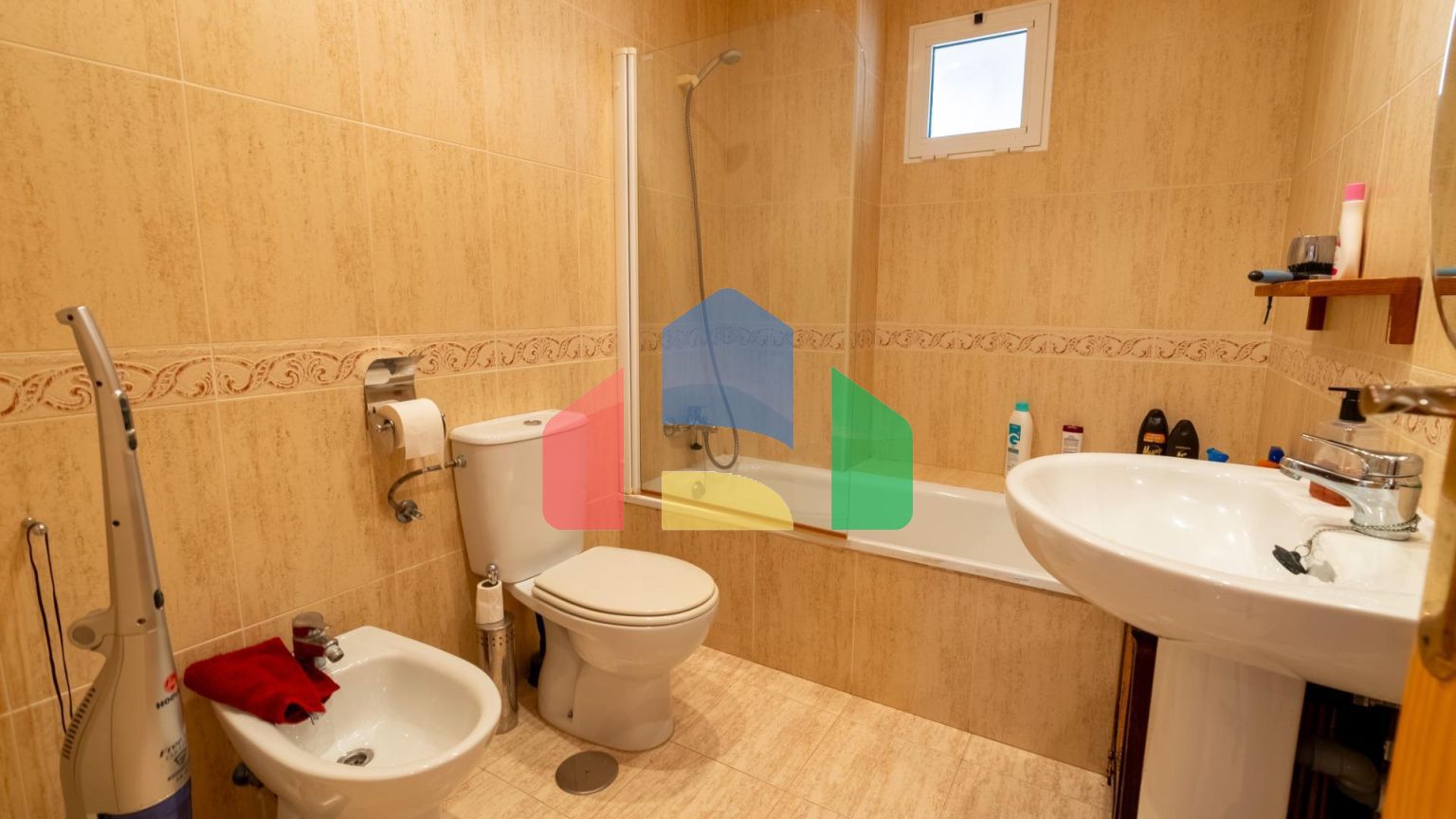 ОТЛИЧНАЯ КВАРТИРА НА ПЕРВОМ ЭТАЖЕ С СОБСТВЕННЫМ УЧАСТКОМ В 100 ШАГАХ ОТ МОРЯ