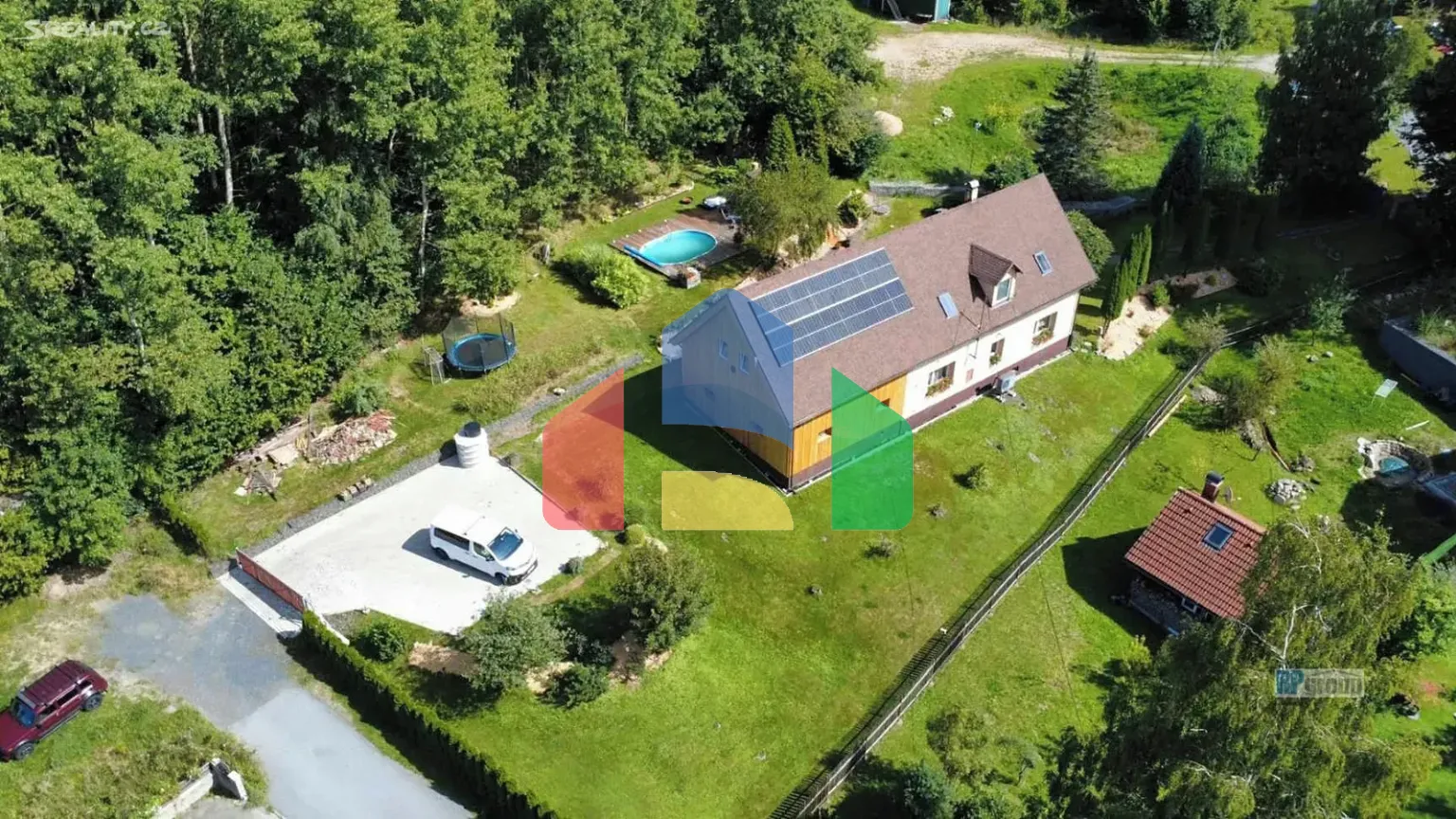 На продажу семейные дома 200 m², земельный участок 2284 m²