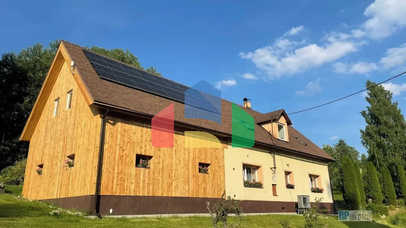 На продажу семейные дома 200 m², земельный участок 2284 m²