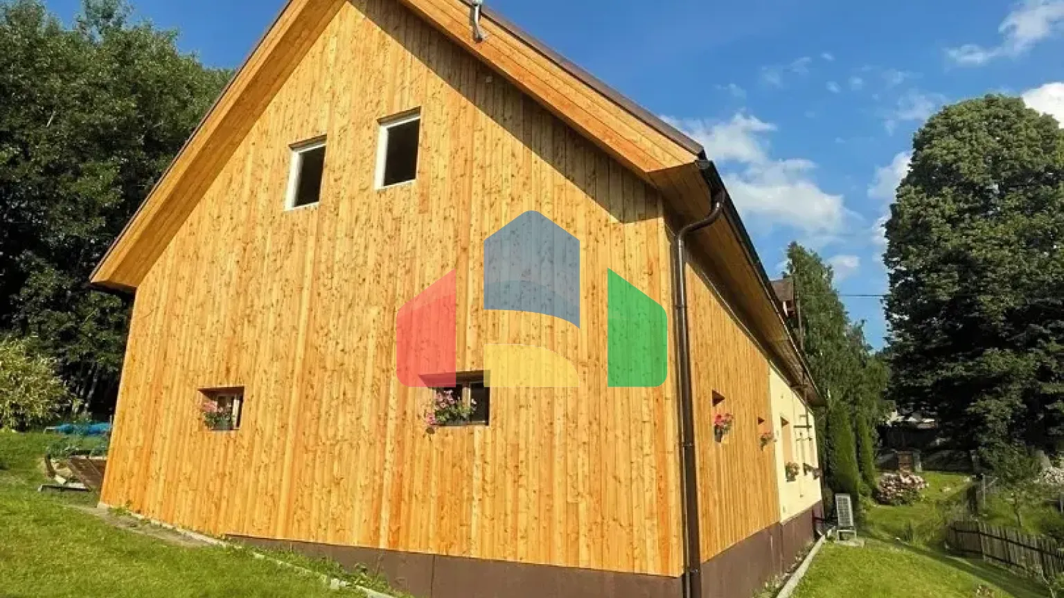 На продажу семейные дома 200 m², земельный участок 2284 m²