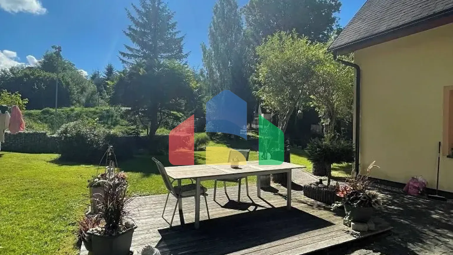 На продажу семейные дома 200 m², земельный участок 2284 m²