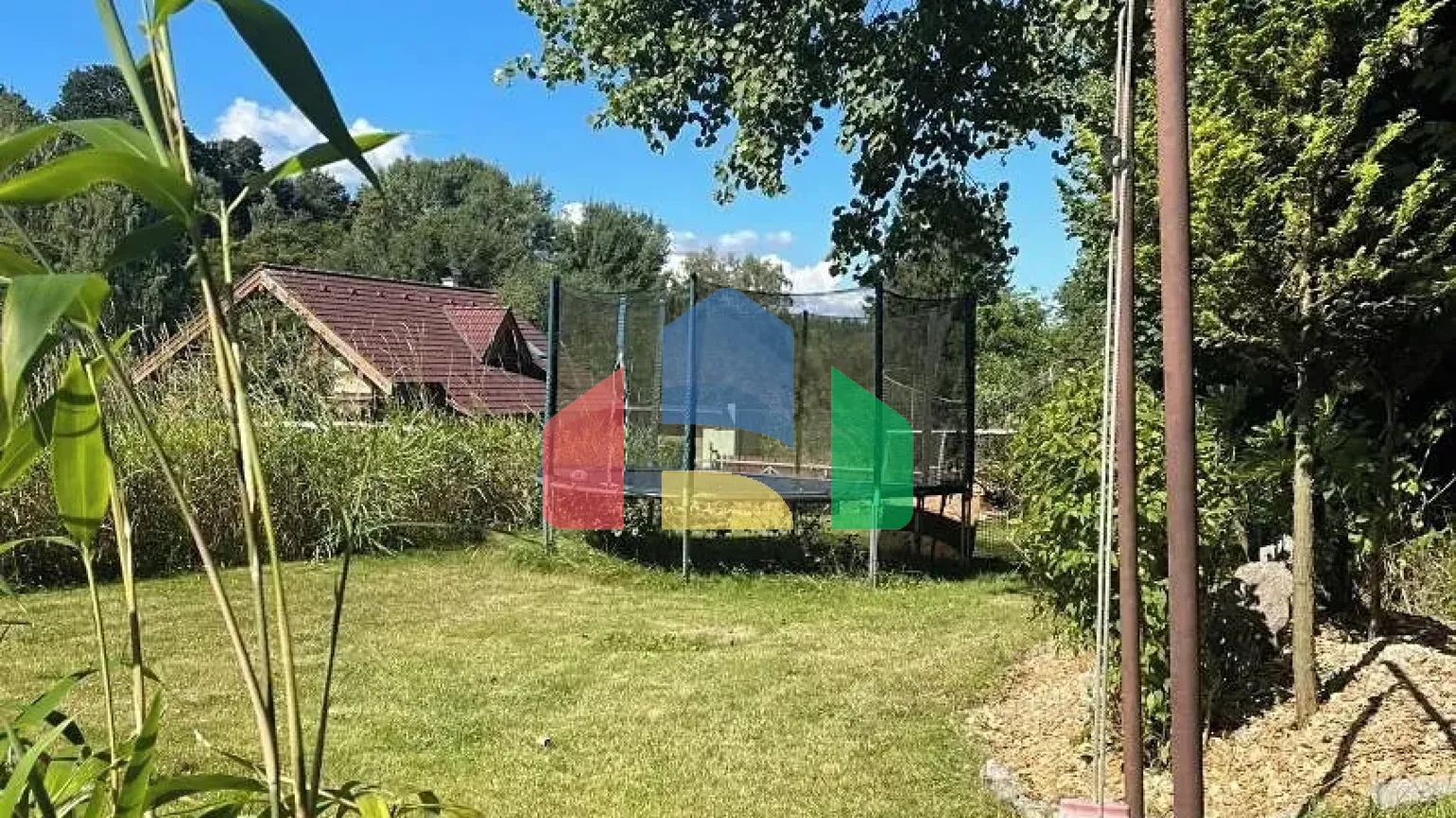 На продажу семейные дома 200 m², земельный участок 2284 m²