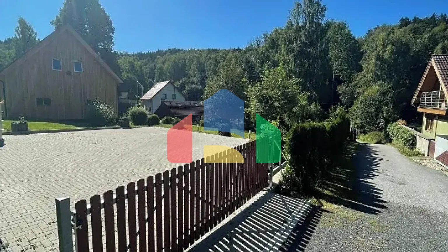 На продажу семейные дома 200 m², земельный участок 2284 m²