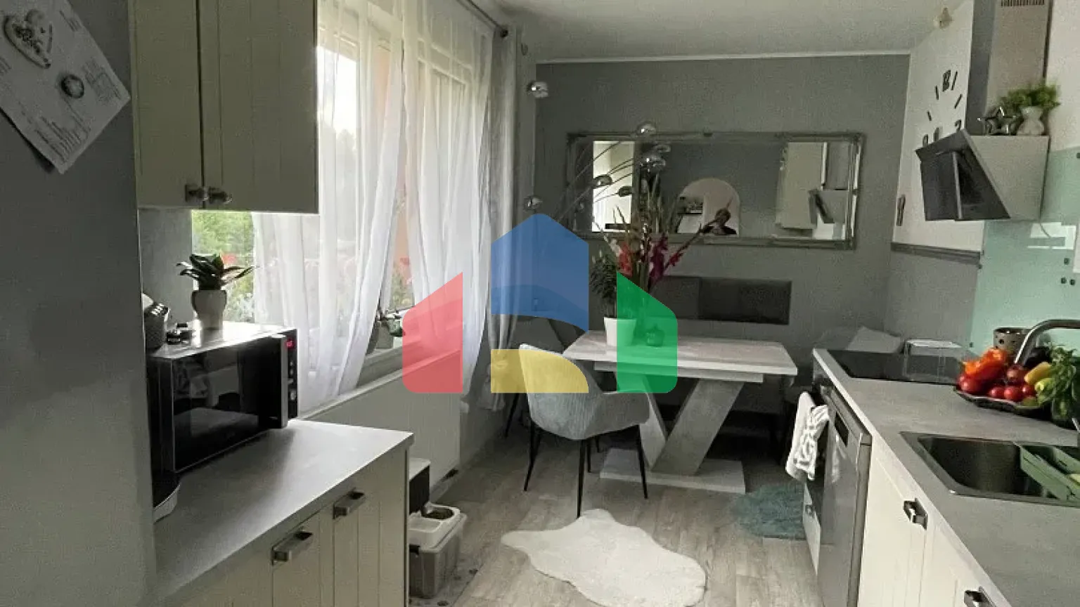 На продажу семейные дома 200 m², земельный участок 2284 m²