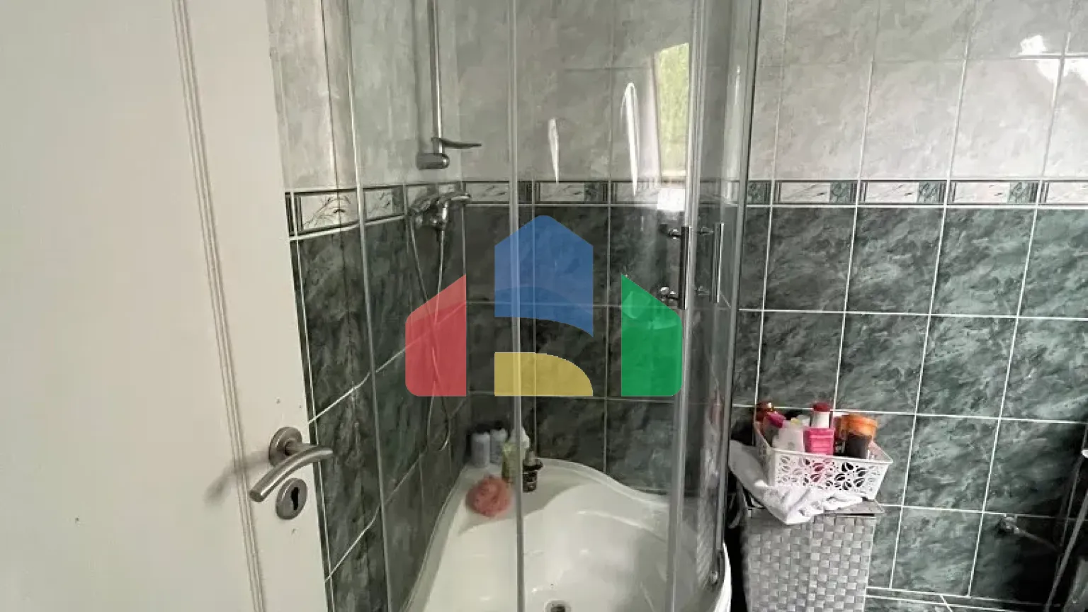 На продажу семейные дома 200 m², земельный участок 2284 m²