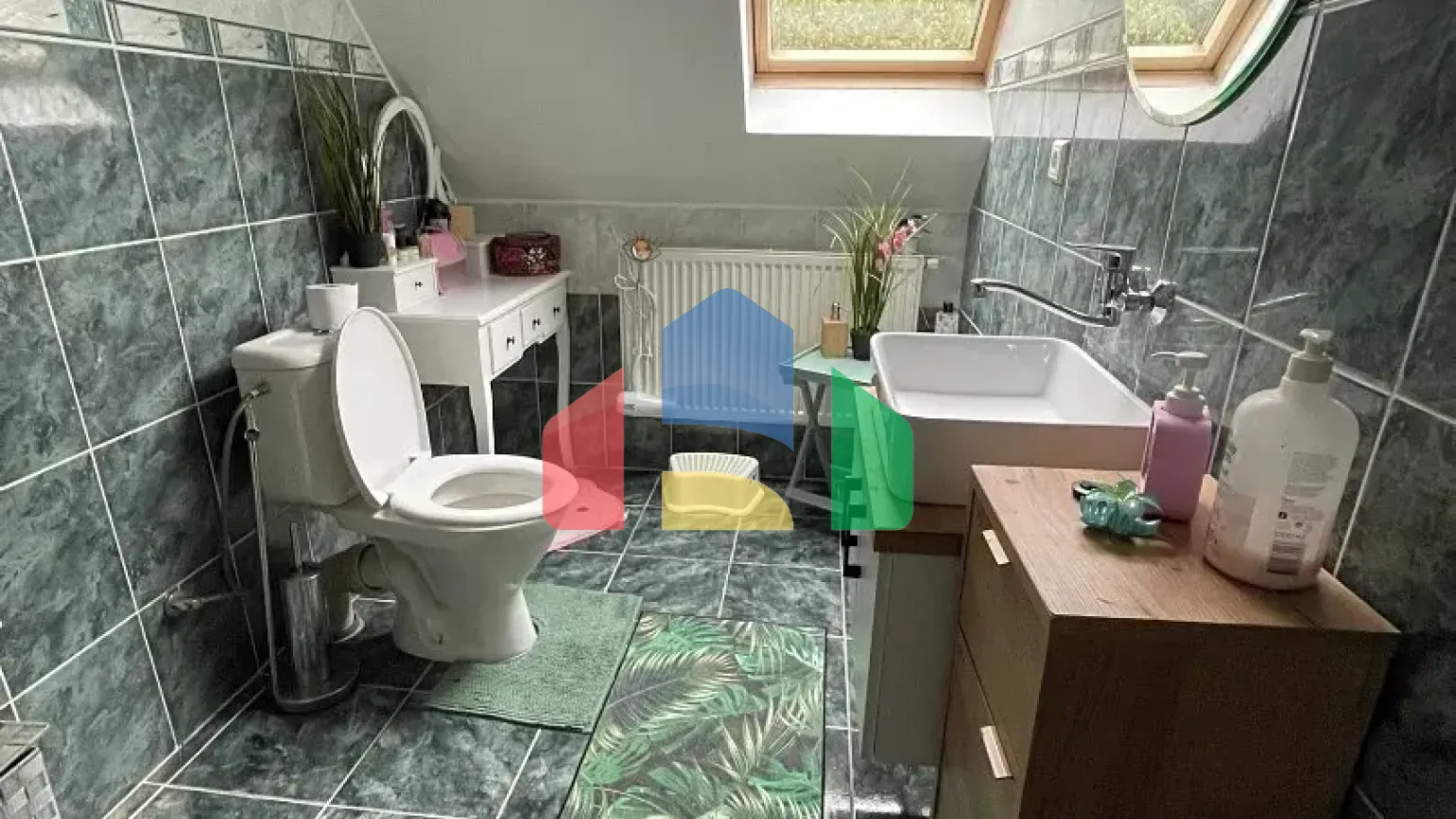 На продажу семейные дома 200 m², земельный участок 2284 m²