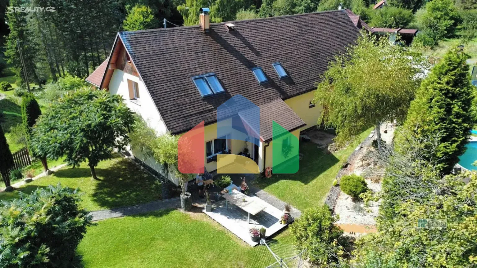 На продажу семейные дома 200 m², земельный участок 2284 m²