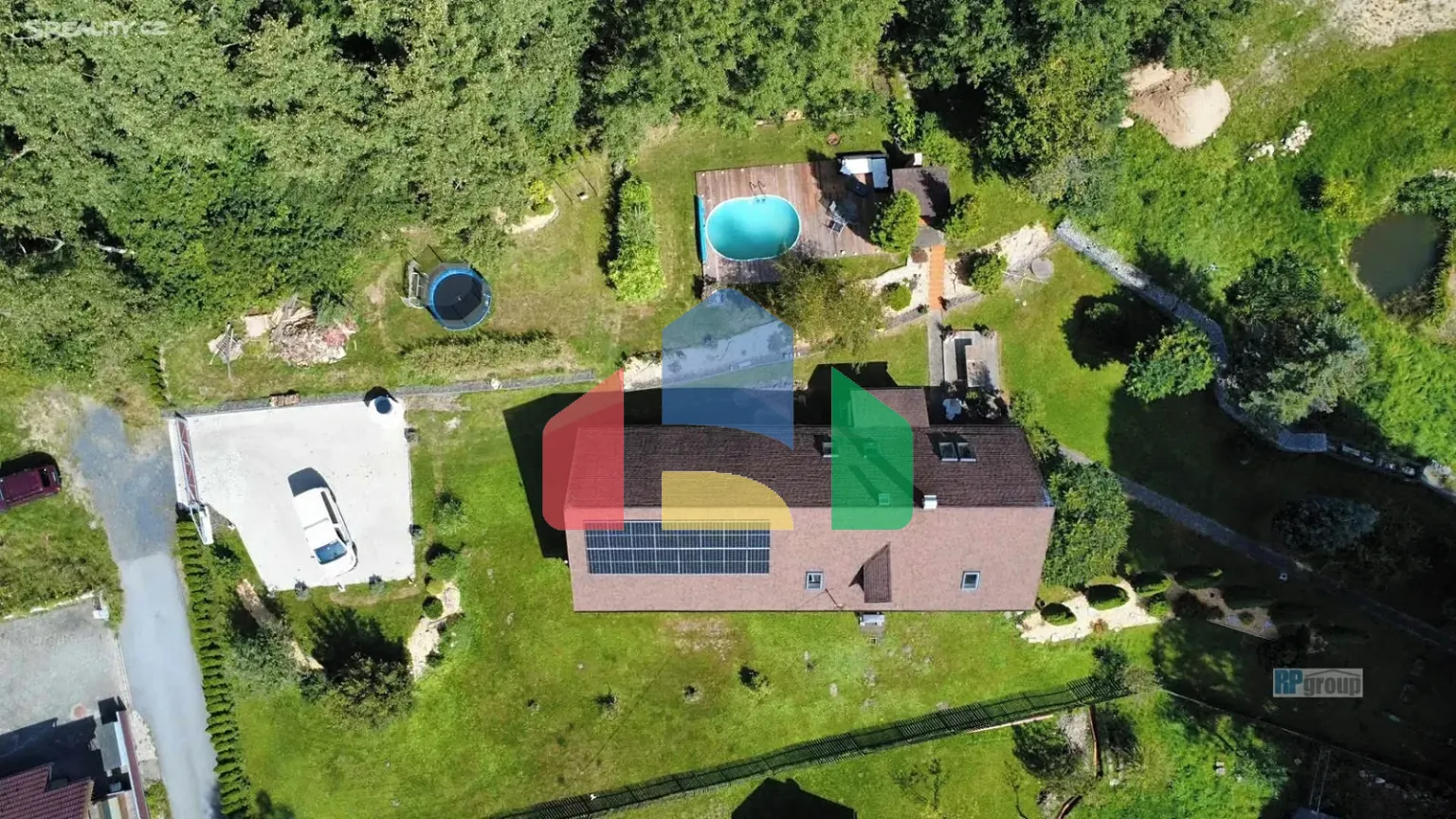 На продажу семейные дома 200 m², земельный участок 2284 m²