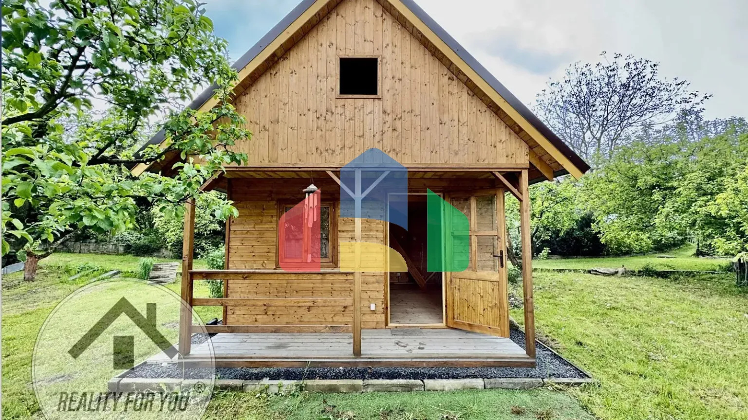 На продажу хижины 35 m², земельный участок 407 m²