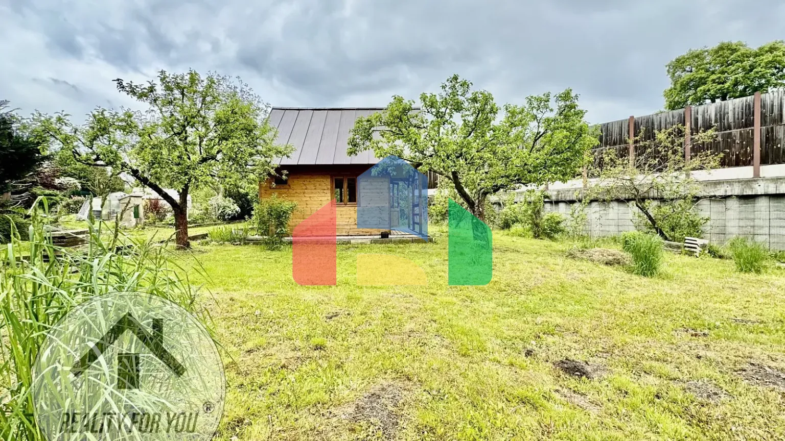 На продажу хижины 35 m², земельный участок 407 m²