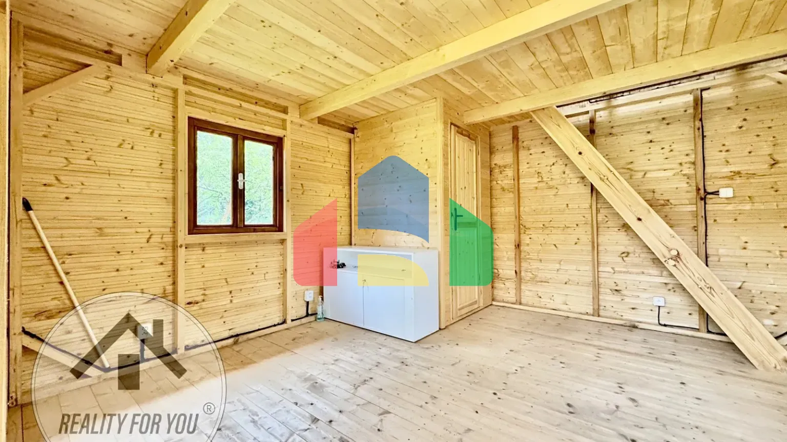 На продажу хижины 35 m², земельный участок 407 m²