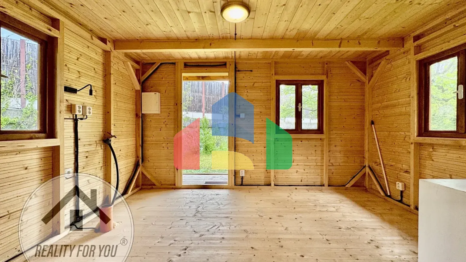 На продажу хижины 35 m², земельный участок 407 m²