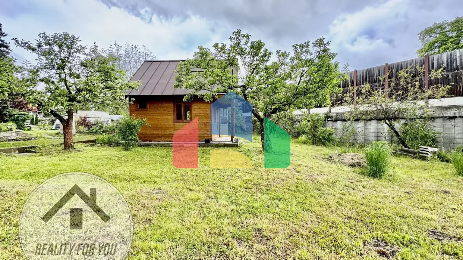 На продажу хижины 35 m², земельный участок 407 m²