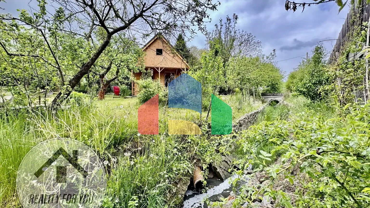 На продажу хижины 35 m², земельный участок 407 m²