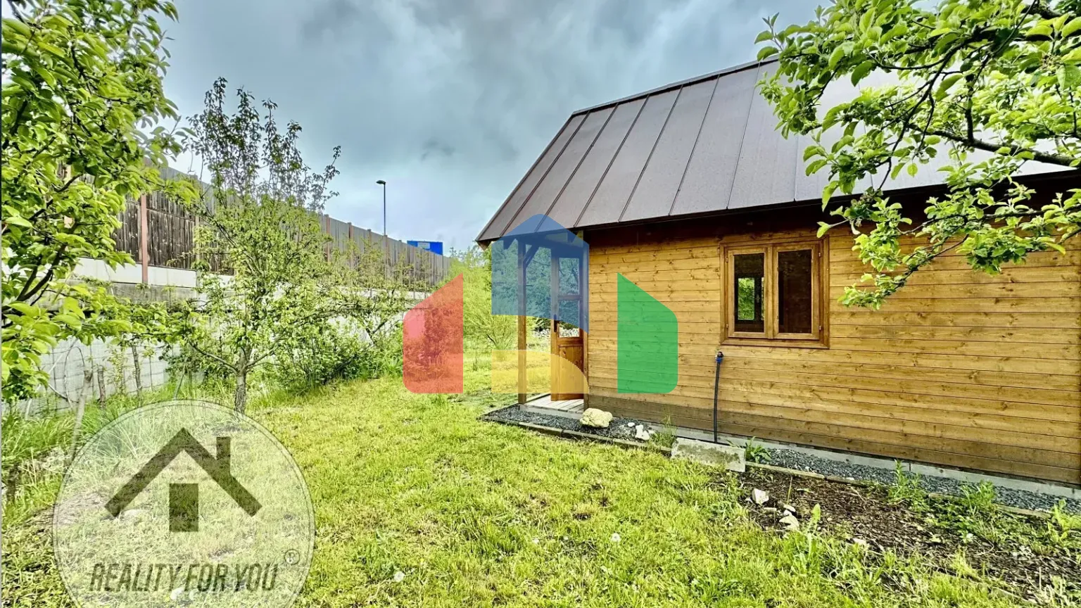 На продажу хижины 35 m², земельный участок 407 m²