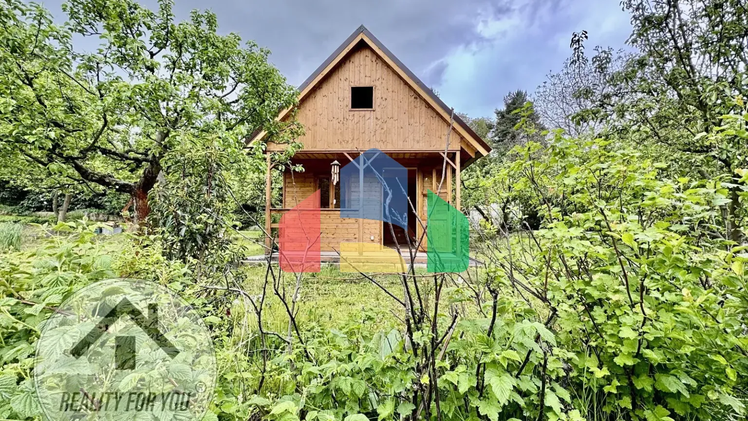 На продажу хижины 35 m², земельный участок 407 m²