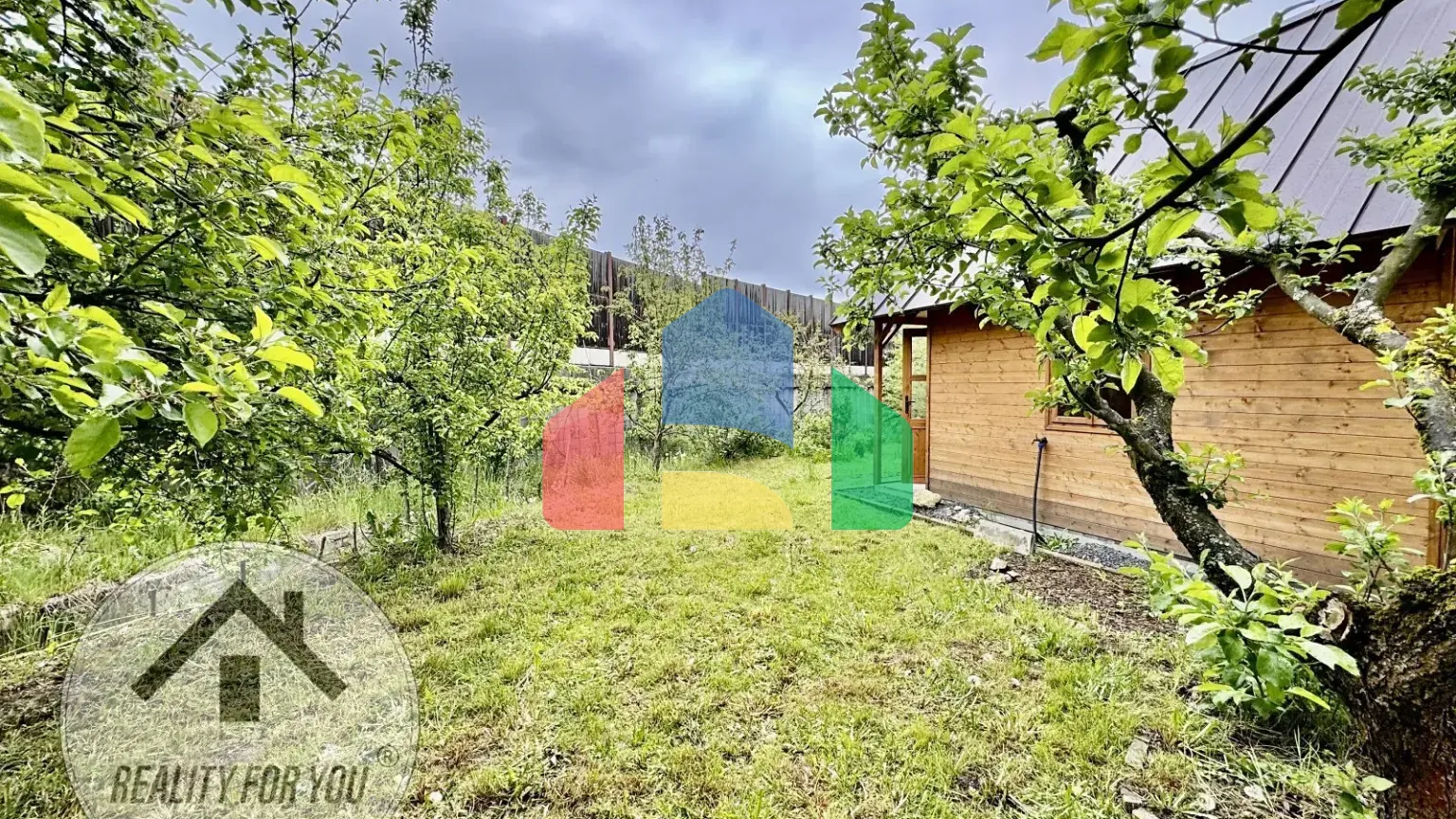 На продажу хижины 35 m², земельный участок 407 m²