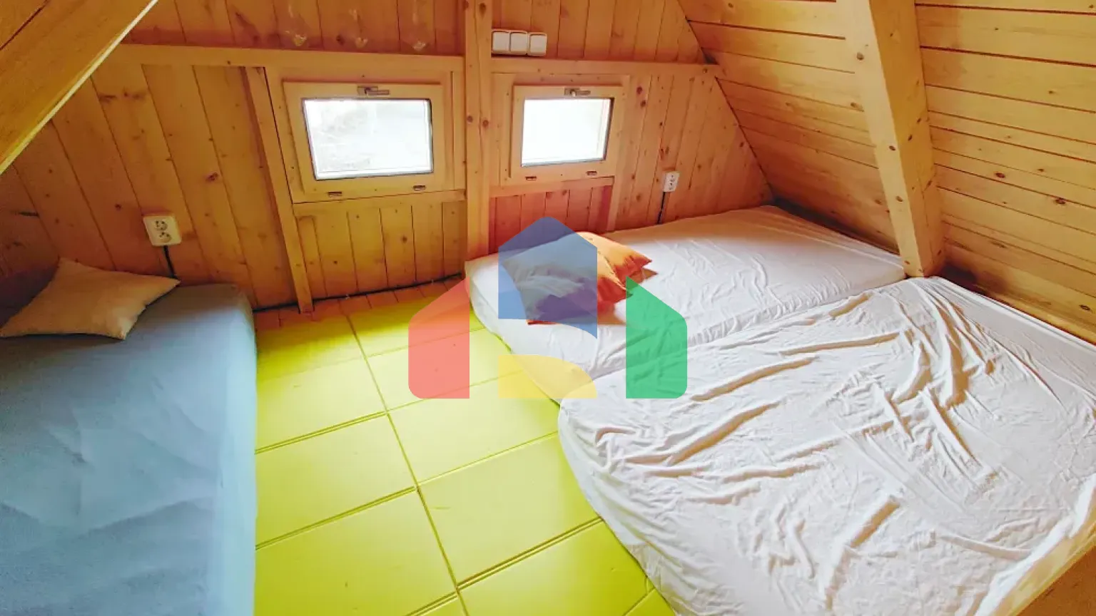 На продажу хижины 20 m², земельный участок 302 m²