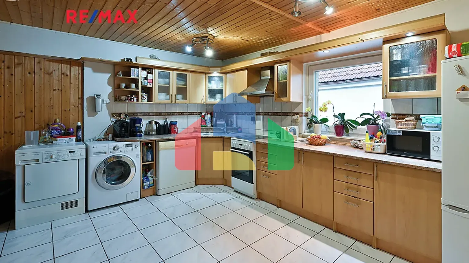 На продажу семейные дома 180 m², земельный участок 498 m²