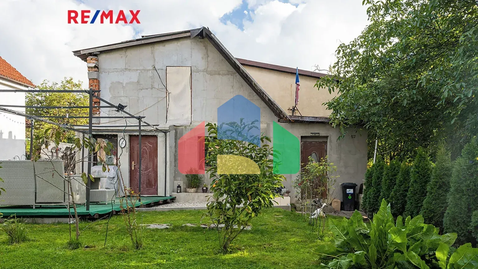 На продажу семейные дома 180 m², земельный участок 498 m²