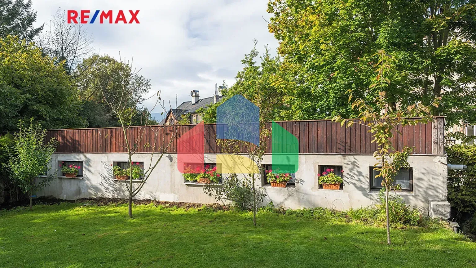 На продажу семейные дома 180 m², земельный участок 498 m²