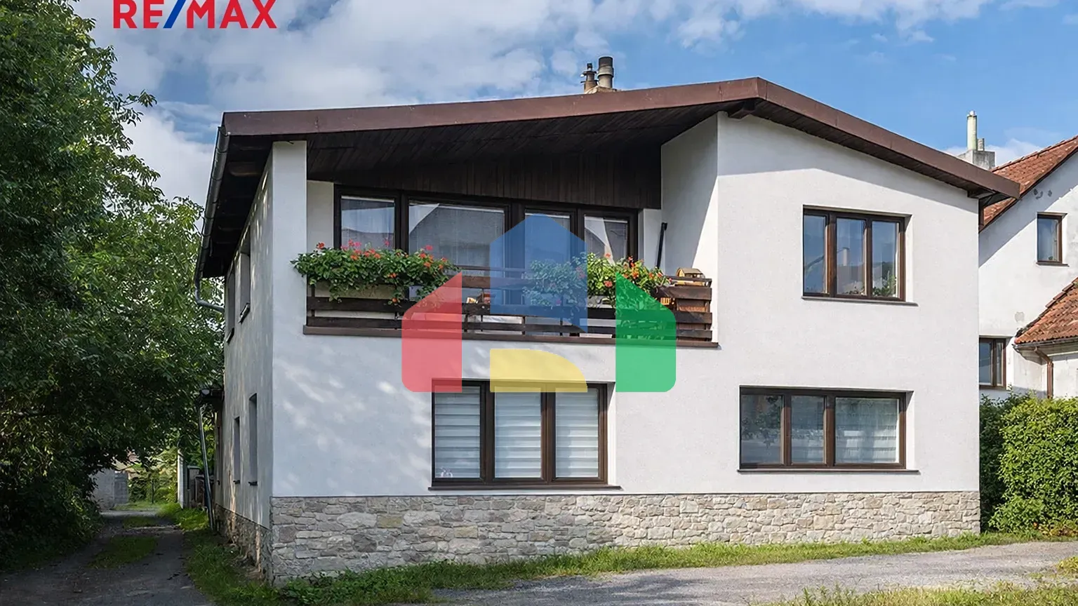 На продажу семейные дома 180 m², земельный участок 498 m²