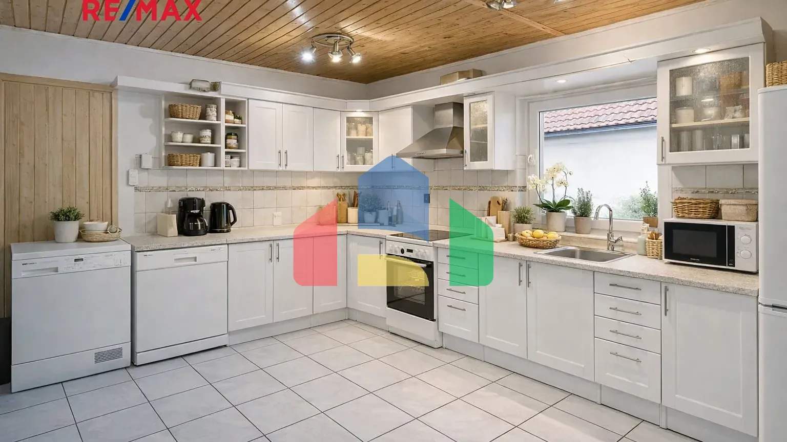 На продажу семейные дома 180 m², земельный участок 498 m²