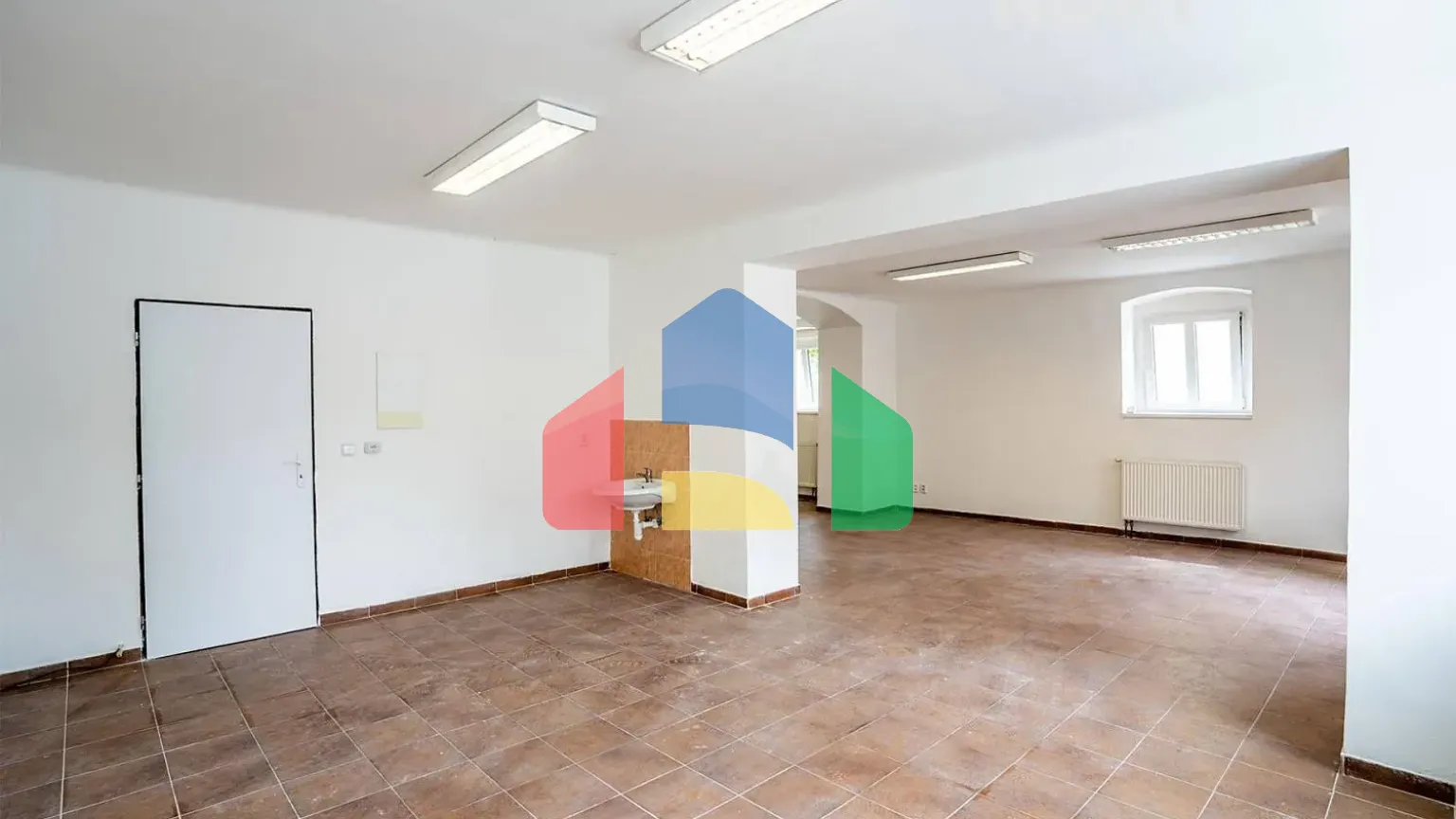 На продажу торговые помещения 98 m²