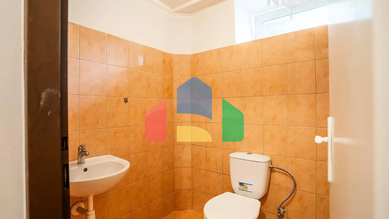 На продажу торговые помещения 98 m²