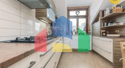 На продажу многогенный дом 300 m², земельный участок 214 m²