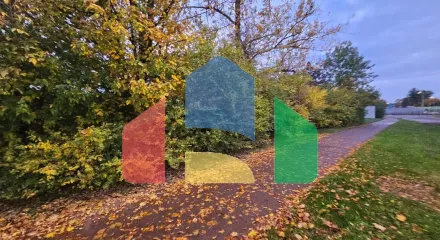 На продажу коммерческие участки 692 m²