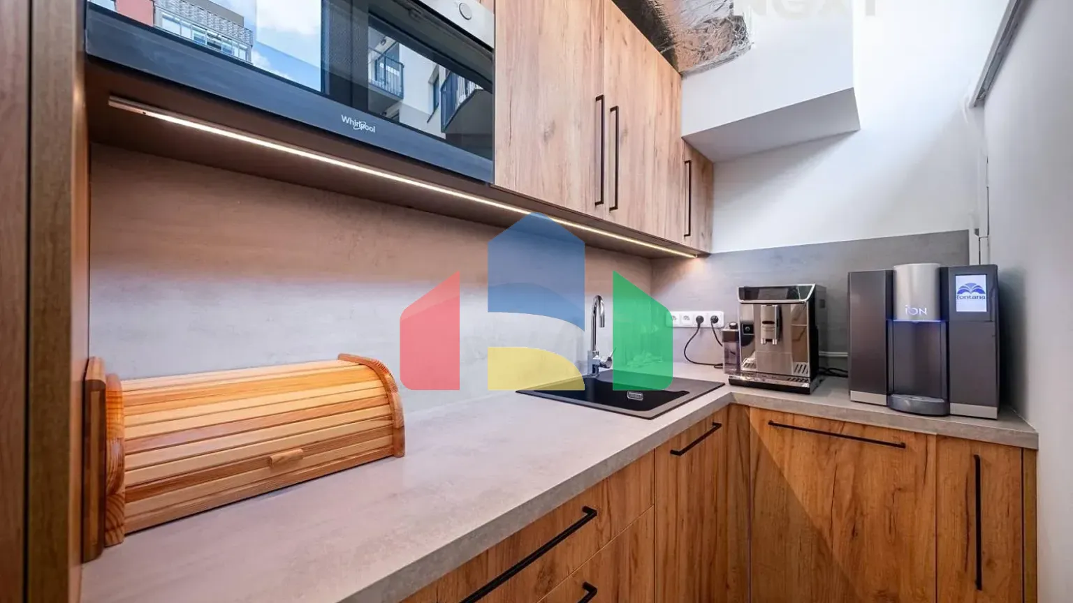 На продажу торговые помещения 200 m²