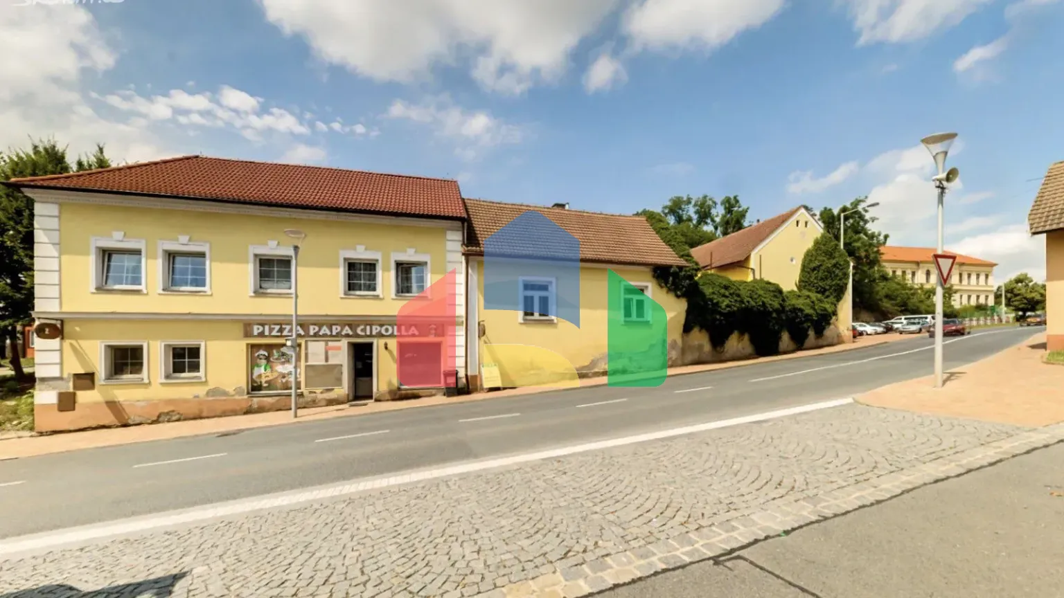 На продажу многоквартирные дома 898 m²