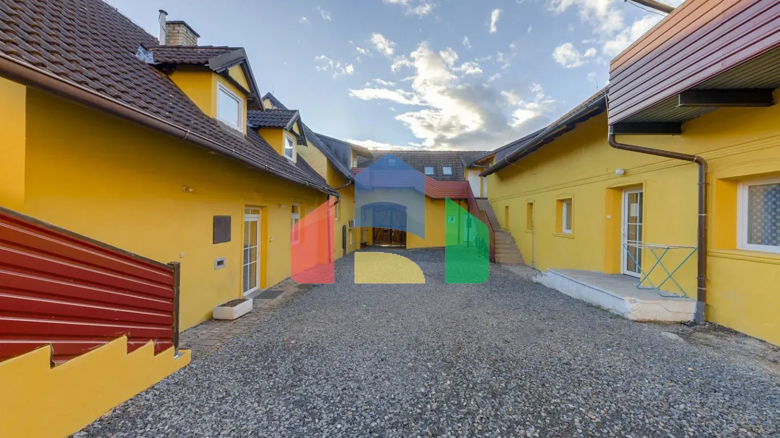 На продажу многоквартирные дома 898 m²