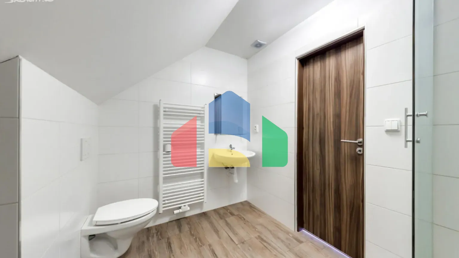 На продажу многоквартирные дома 898 m²