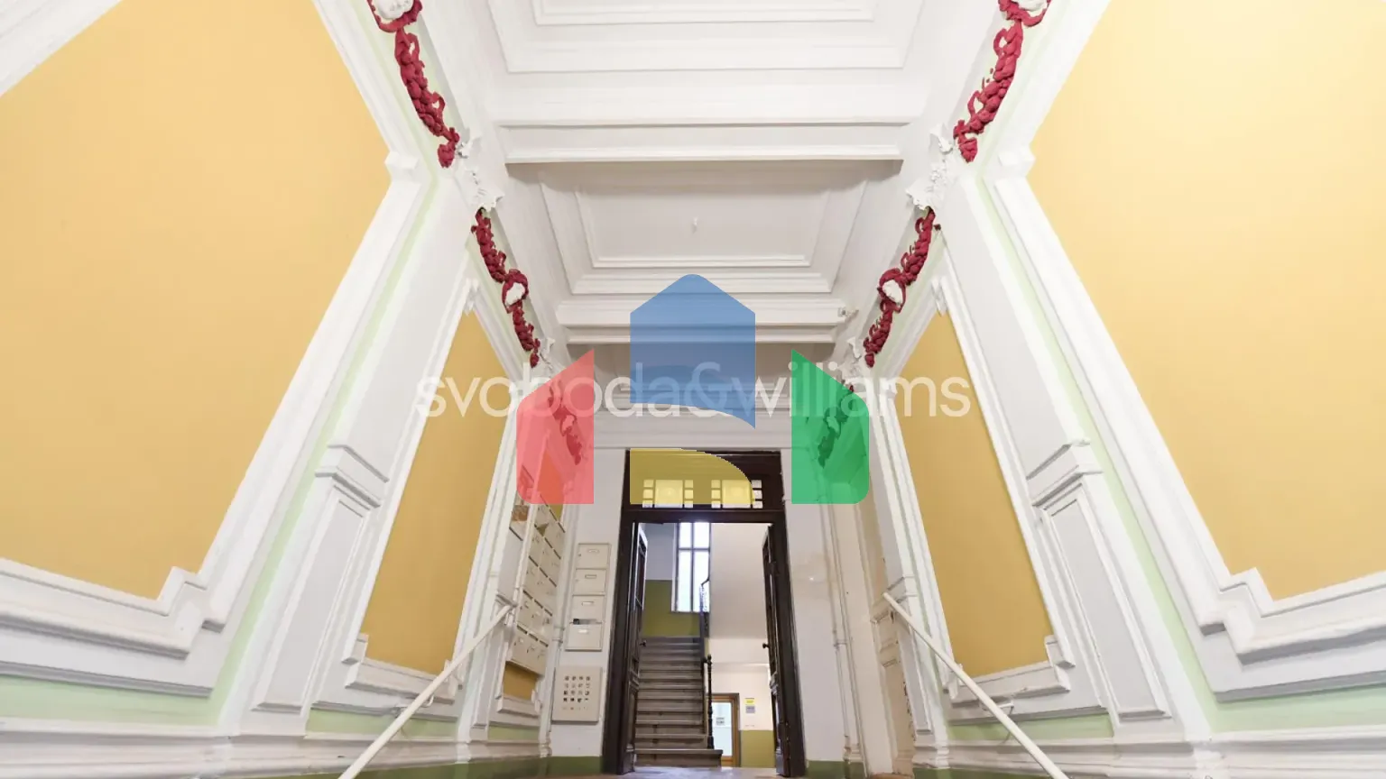 На продажу многоквартирные дома 947 m²