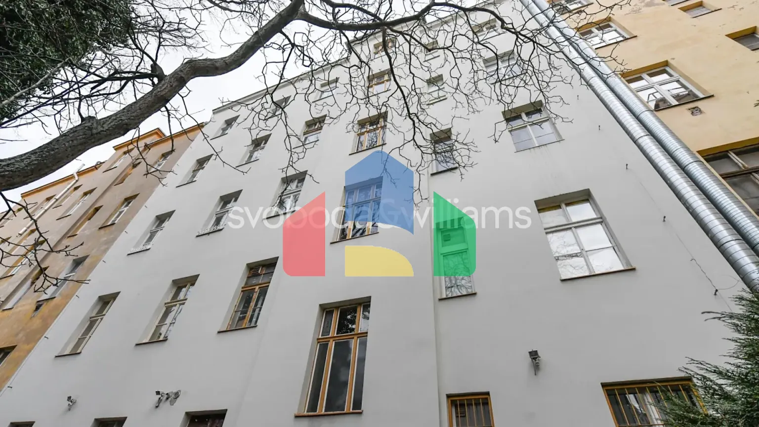 На продажу многоквартирные дома 947 m²