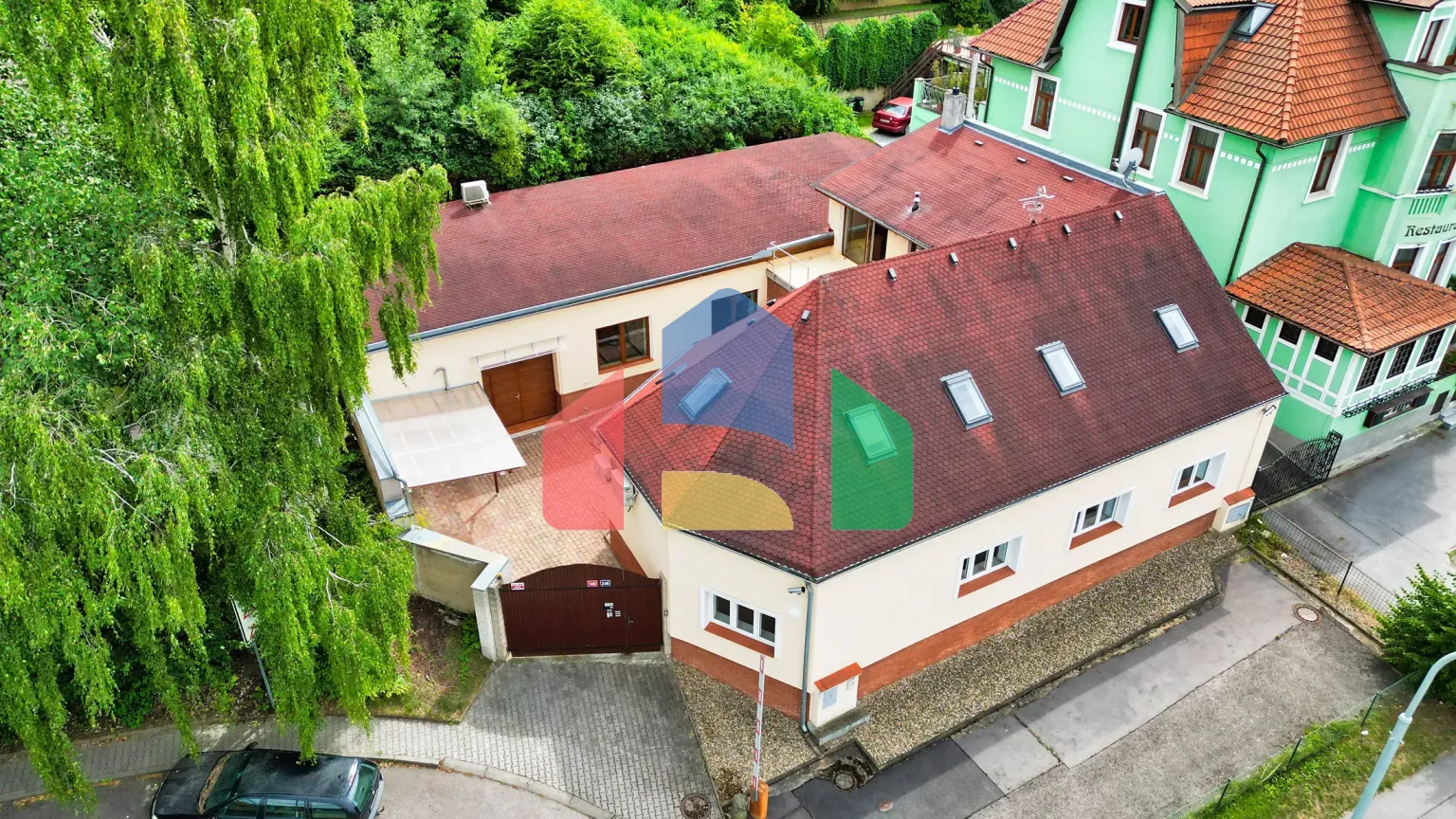 На продажу торговые помещения 402 m²