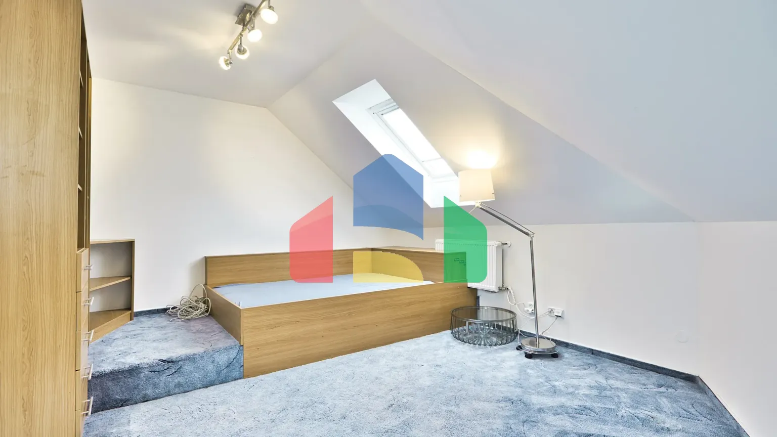 На продажу торговые помещения 402 m²