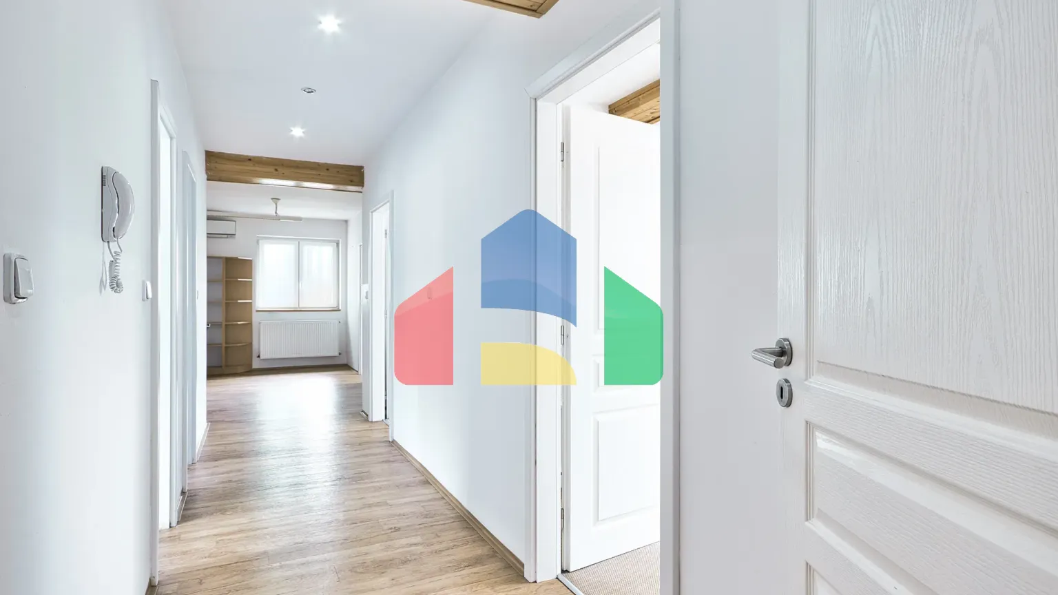 На продажу торговые помещения 402 m²