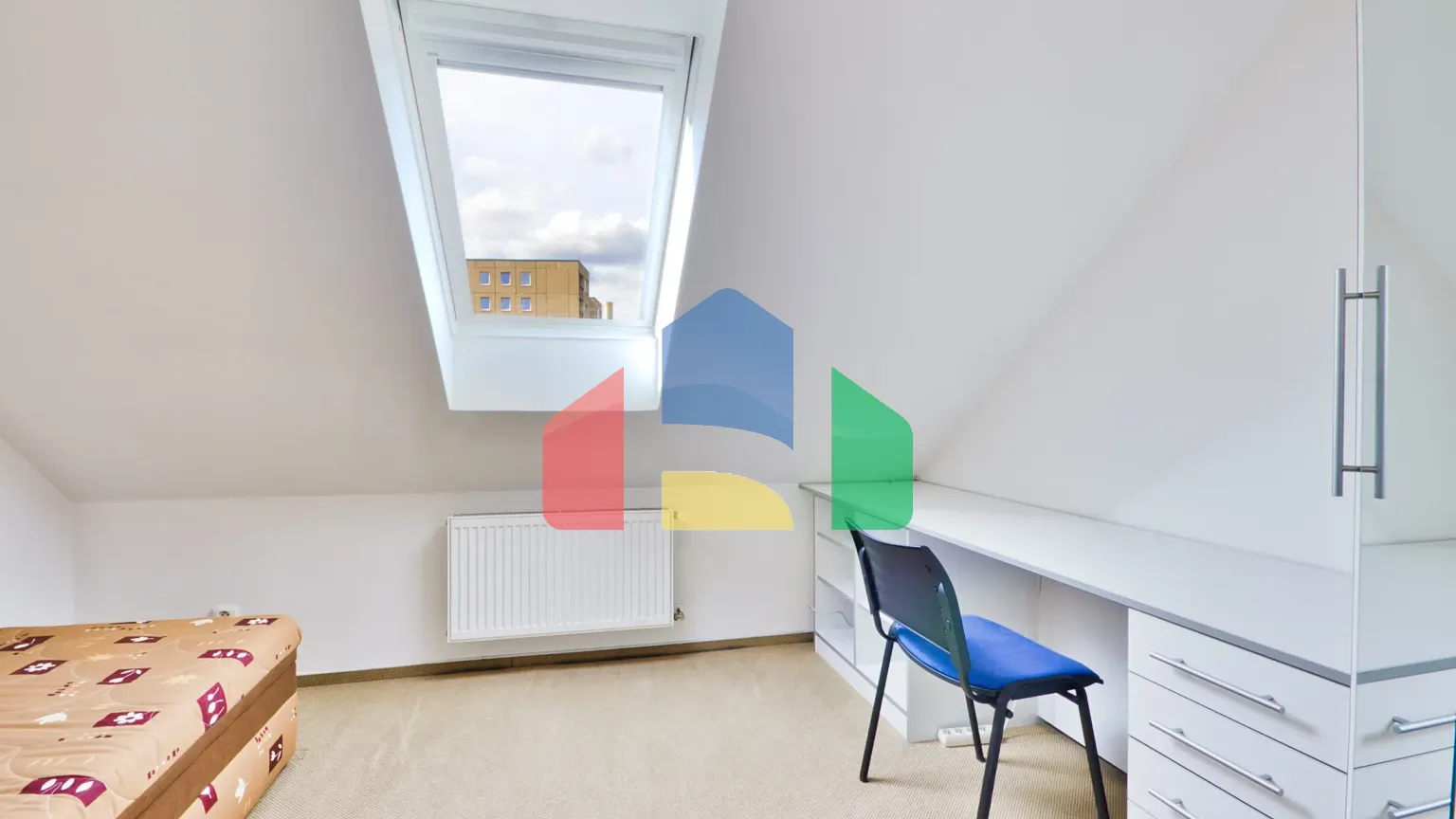 На продажу торговые помещения 402 m²