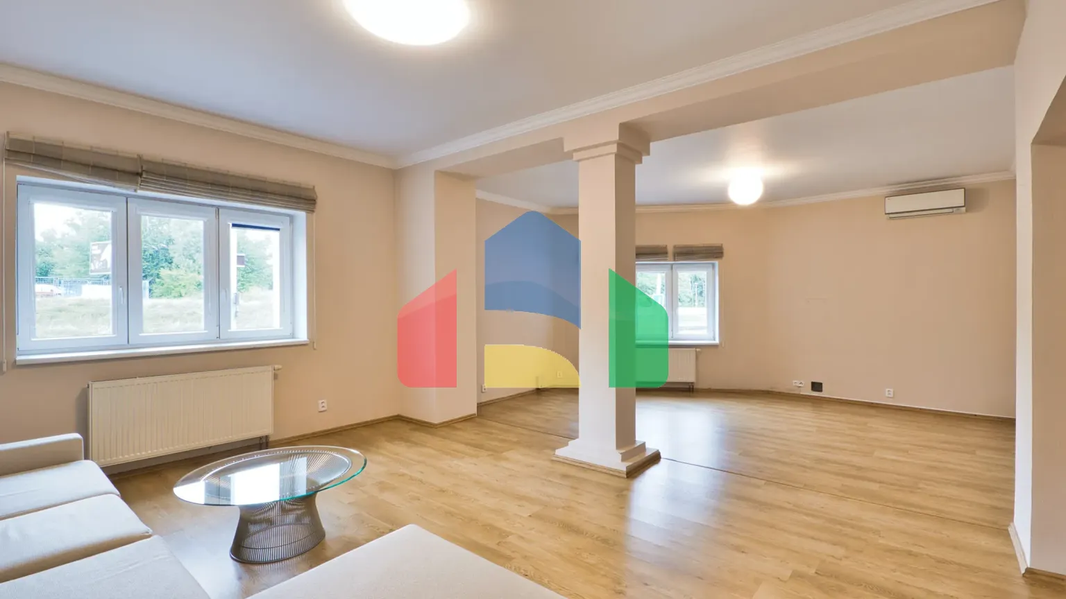 На продажу торговые помещения 402 m²