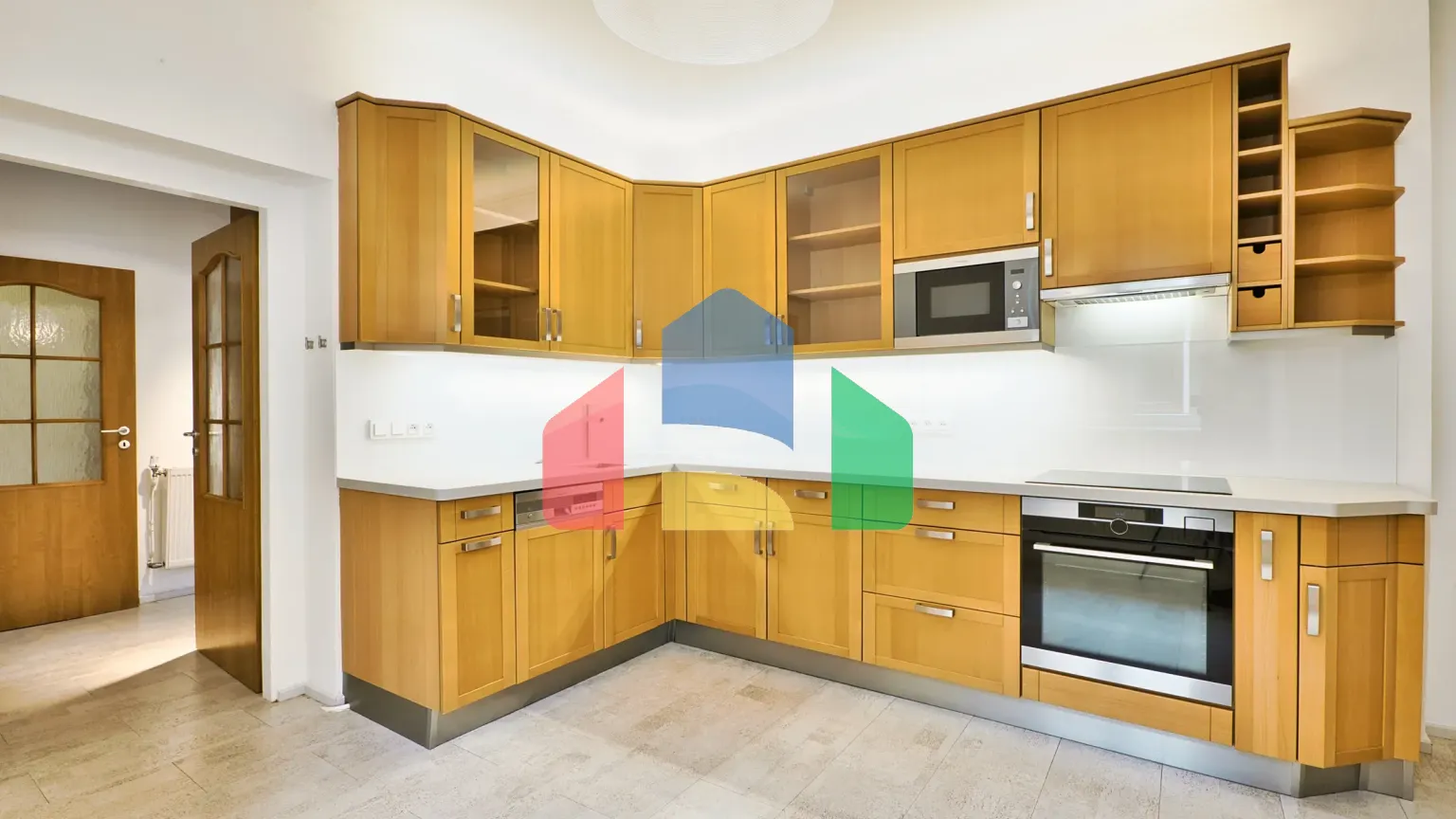 На продажу торговые помещения 402 m²