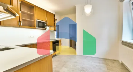 На продажу торговые помещения 402 m²