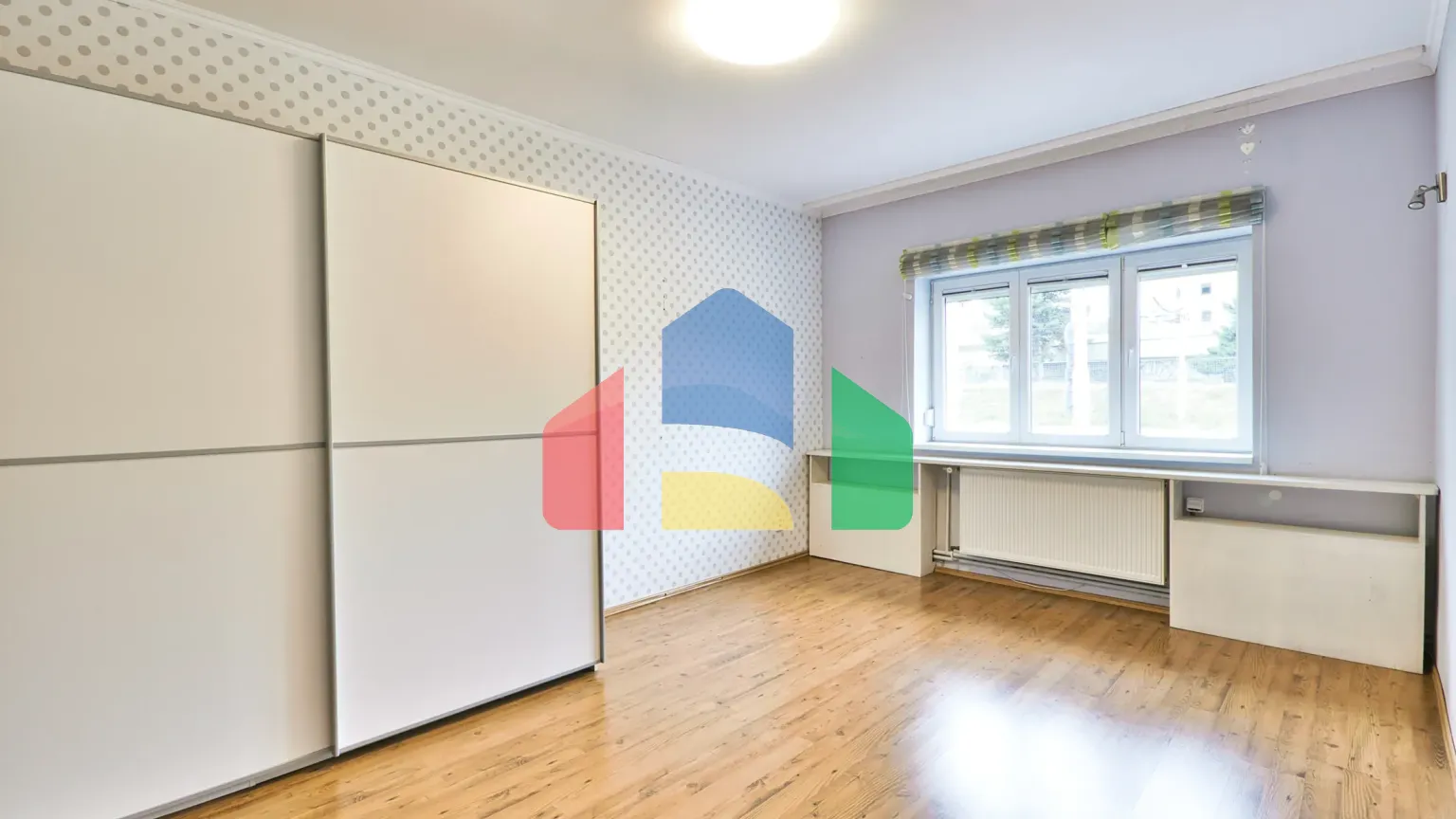 На продажу торговые помещения 402 m²