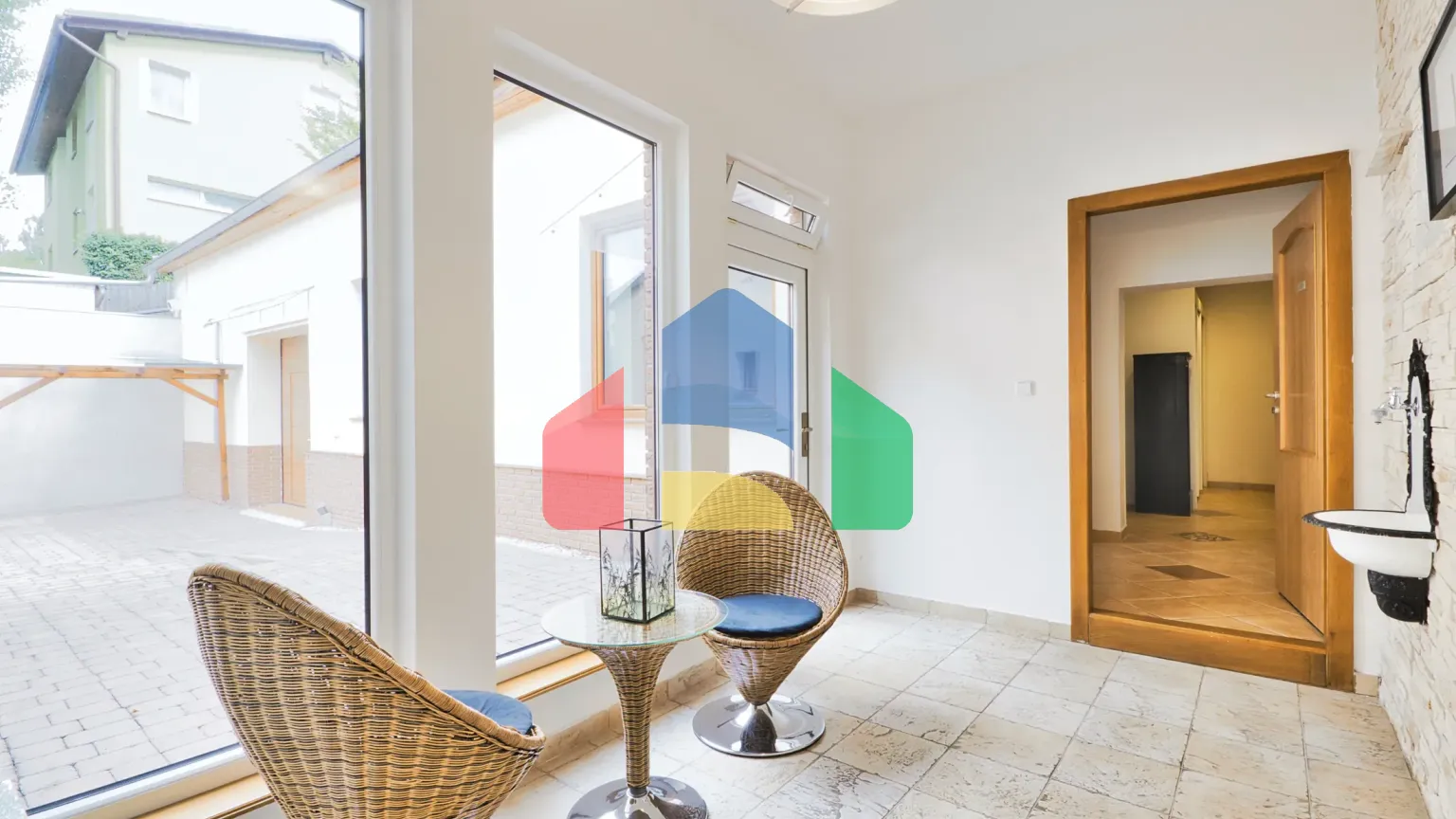 На продажу торговые помещения 402 m²