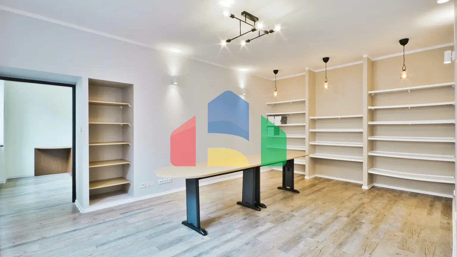 На продажу торговые помещения 402 m²