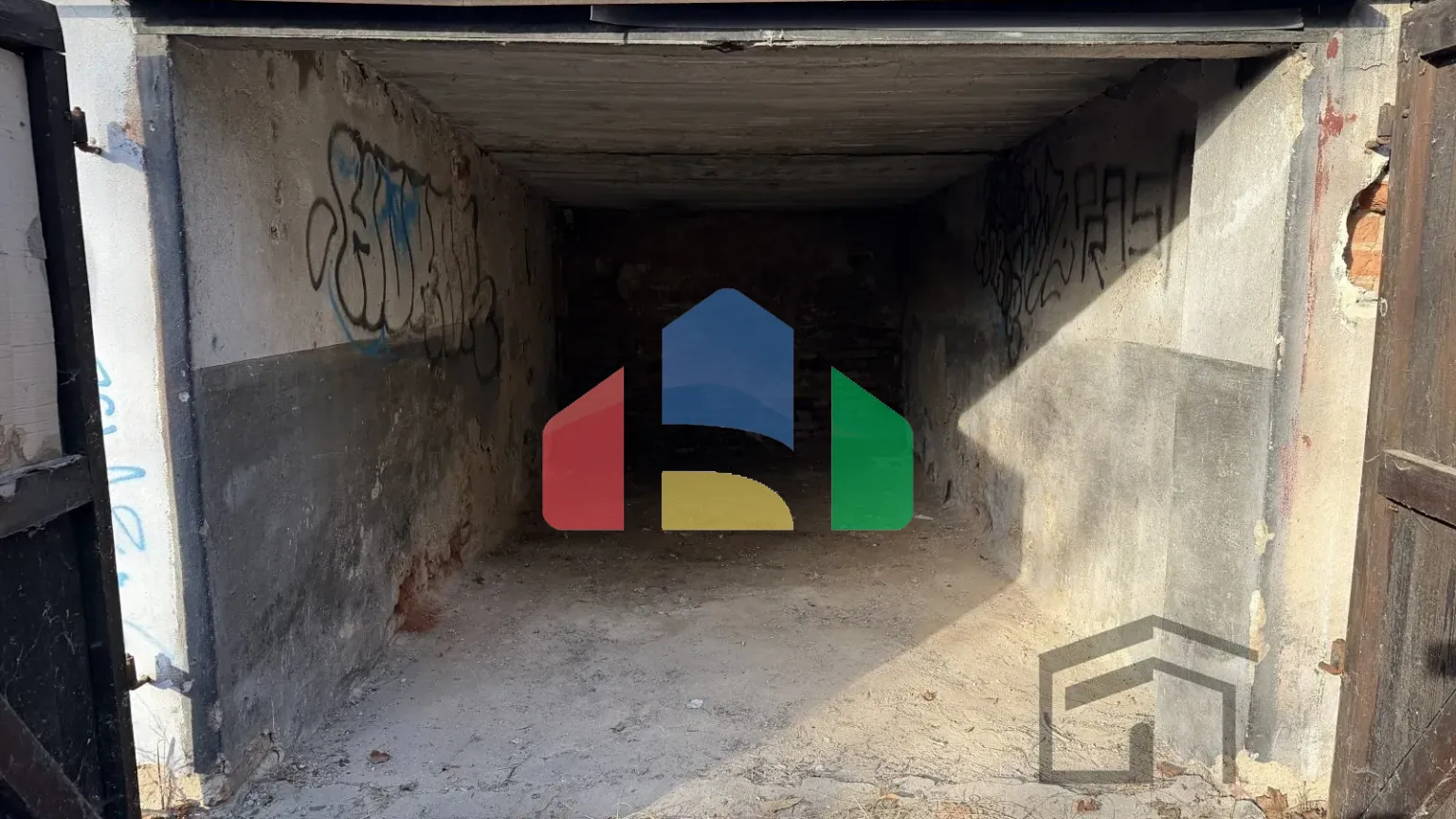 На продажу гаражи 18 m²