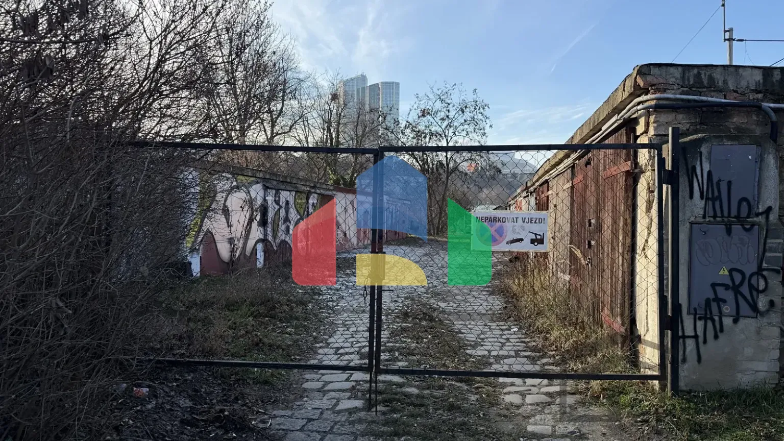 На продажу гаражи 18 m²